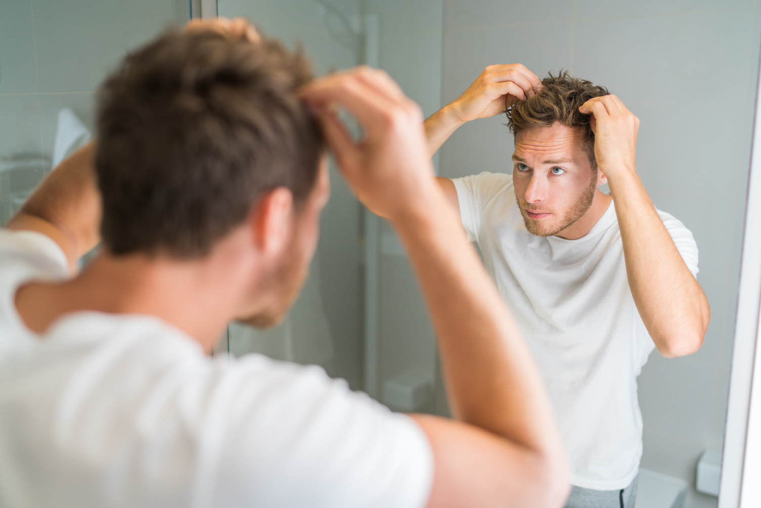 額や頭皮のニキビは整髪料のヘアワックスが原因 正しい対策とは